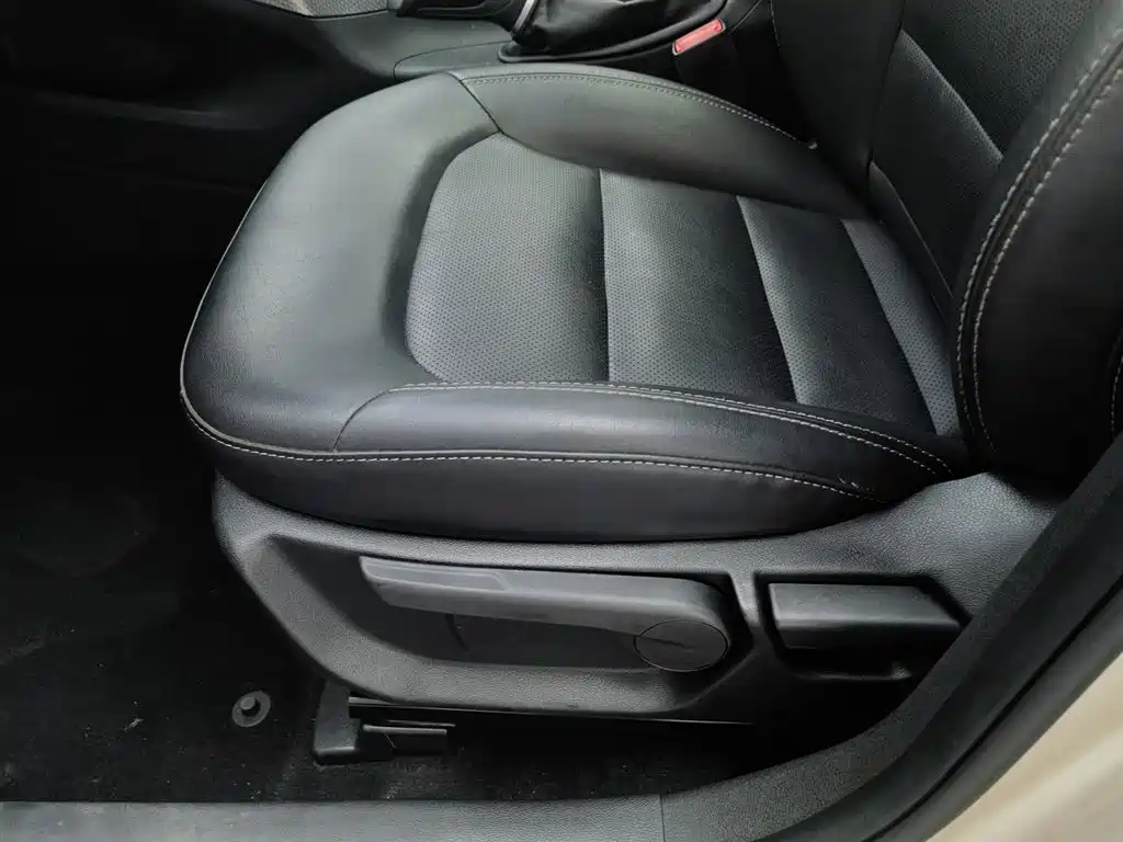 Geely Emgrand GS 2016 — фото 20