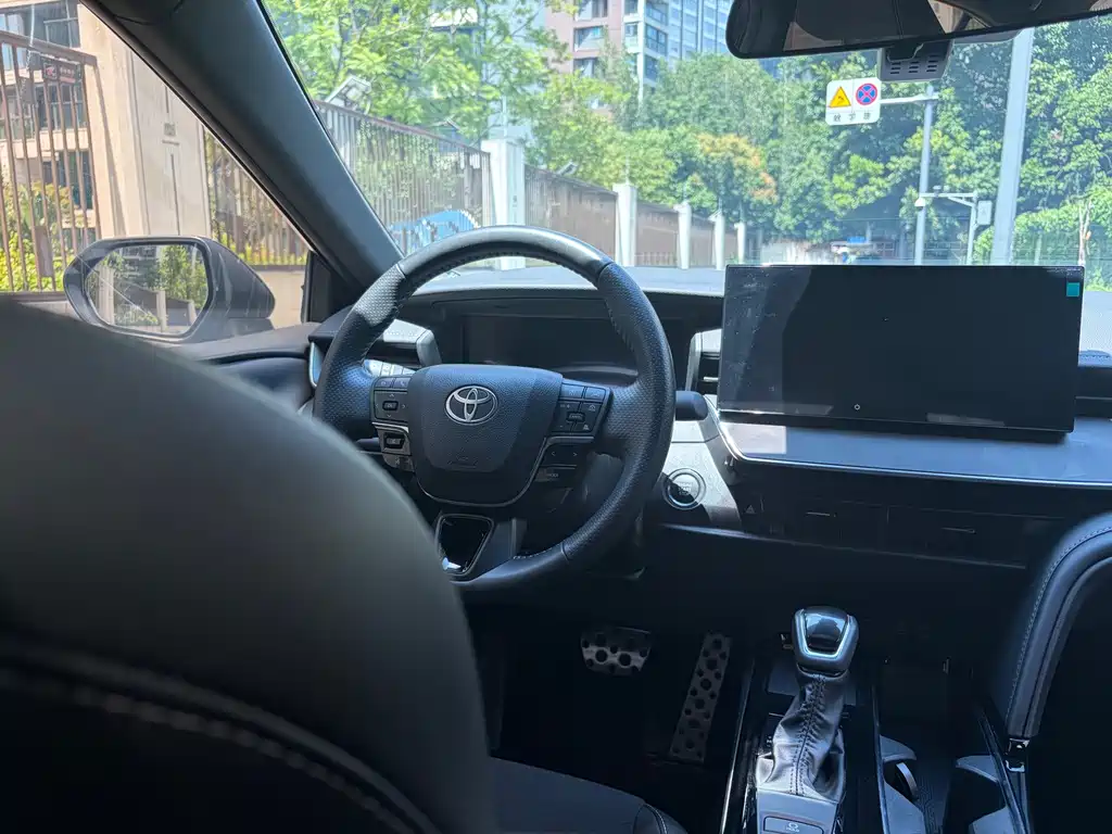 Toyota Camry 2025 — фото 19