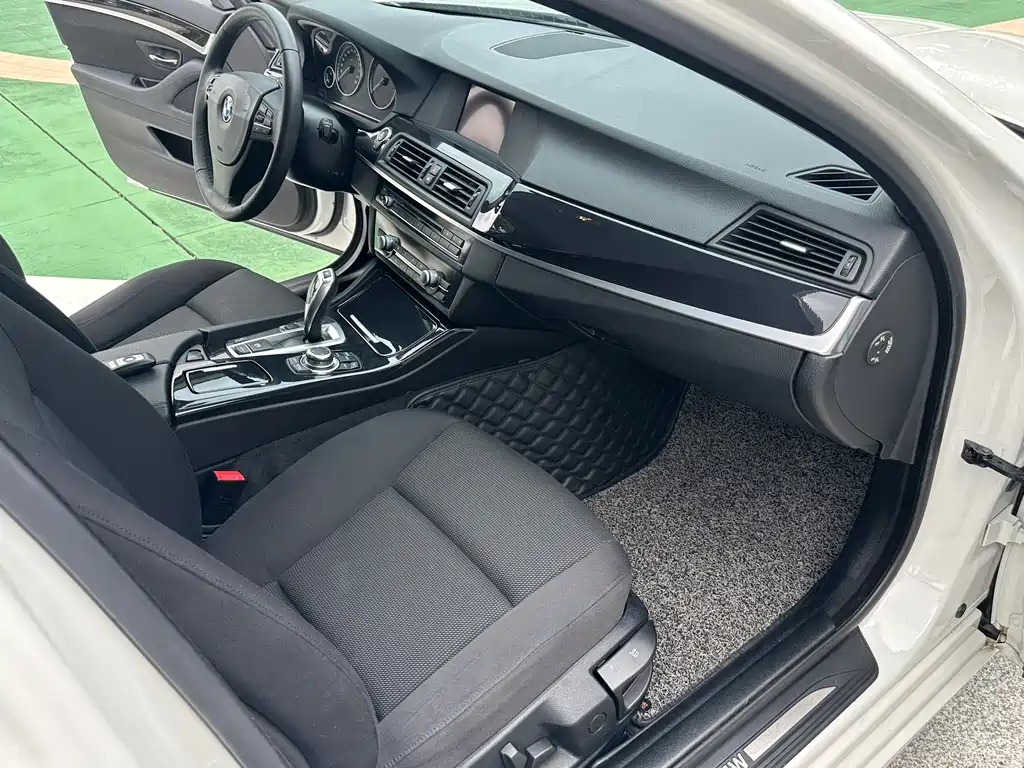 BMW 5 Series 2013 — фото 19