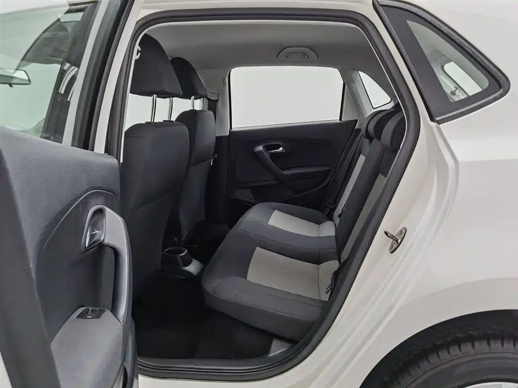 Volkswagen Polo 2015 — фото 15