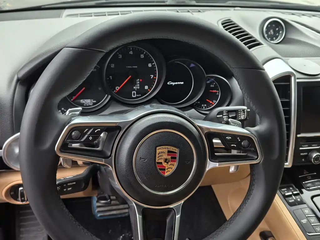 Porsche Cayenne 2016 — фото 20