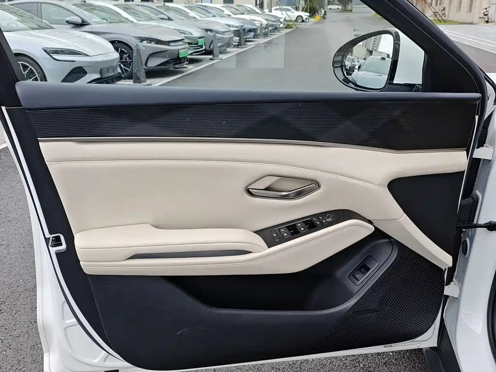 BYD Qin L 2025 — фото 16