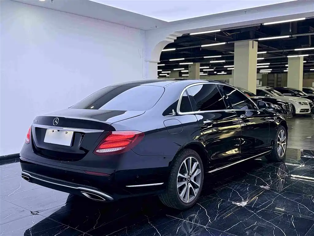 Mercedes-Benz E-Class 2019 — фото 21