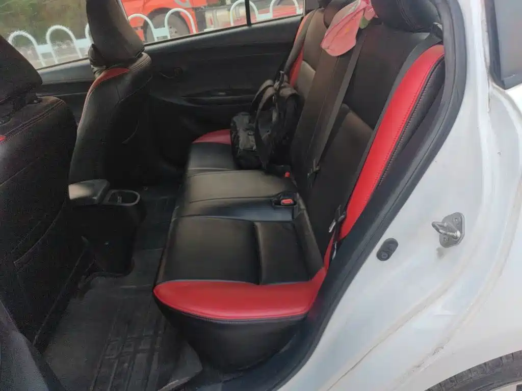 Toyota Yaris L 2017 — фото 15
