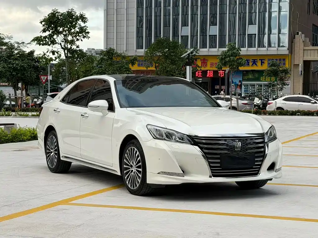 Toyota Crown 2018 — фото 3