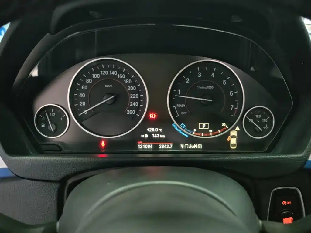 BMW 3 Series 2018 — фото 12