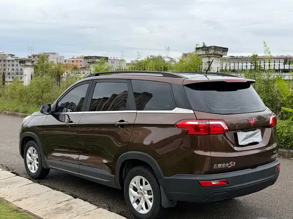 Wuling Hongguang S3 2018