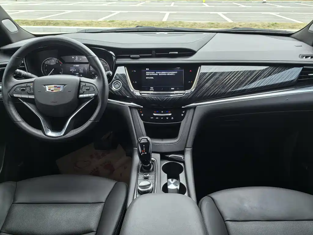 Cadillac XT6 2023 — фото 12