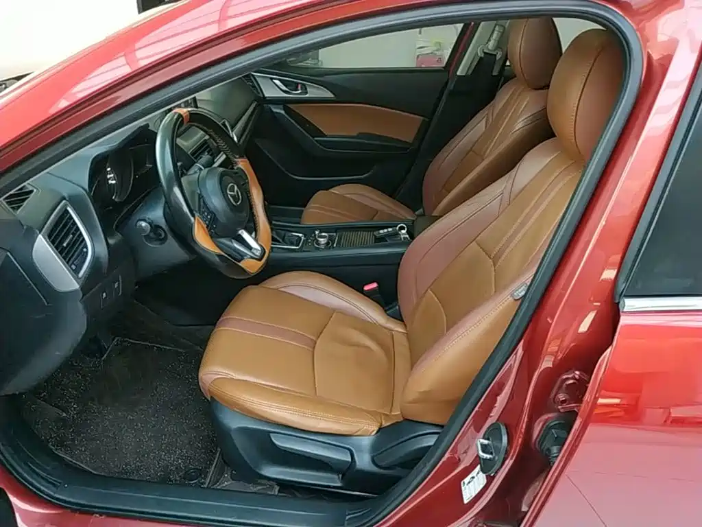 Mazda 3 Axela 2018 — фото 15