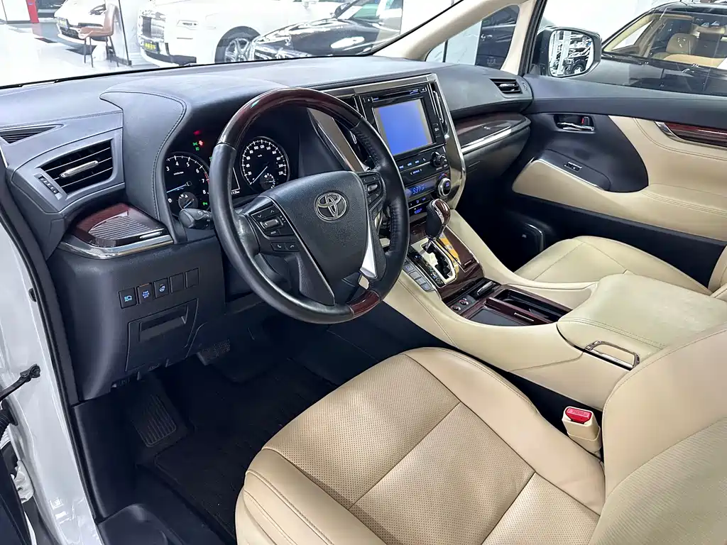 Toyota Alphard 2017 — фото 7