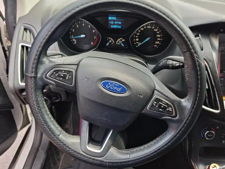 Ford Focus 2016 — фото 15