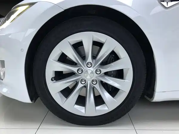 Tesla Model S 2016