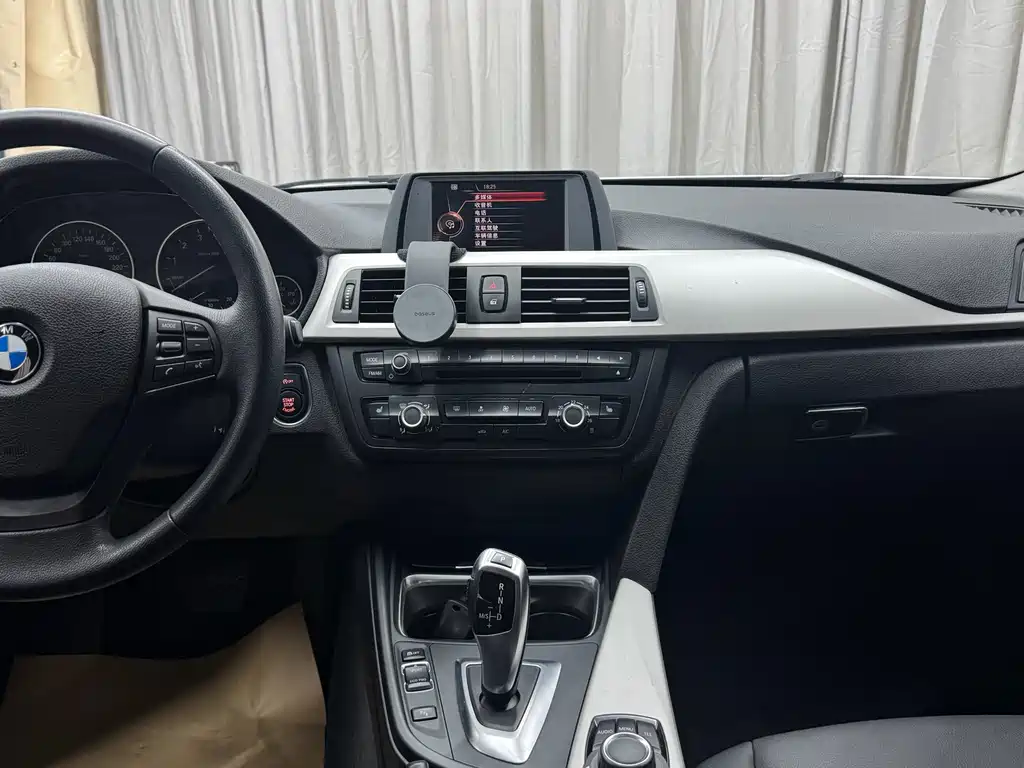 BMW 3 Series 2015 — фото 16