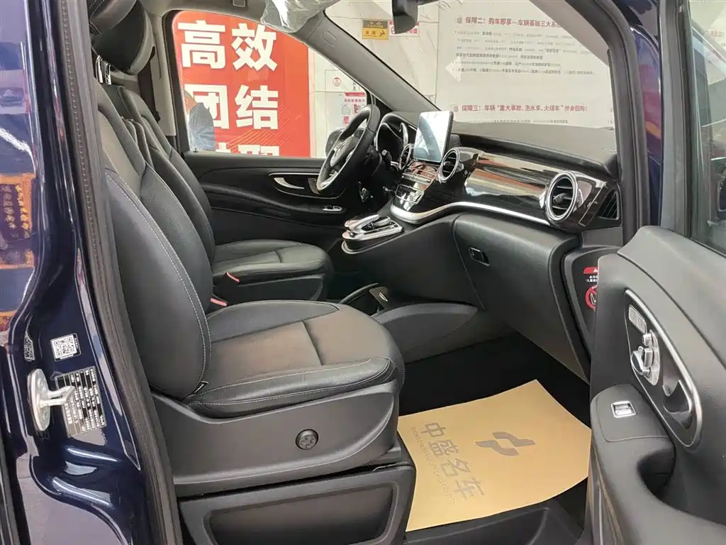 Mercedes-Benz V-Class 2018 — фото 18