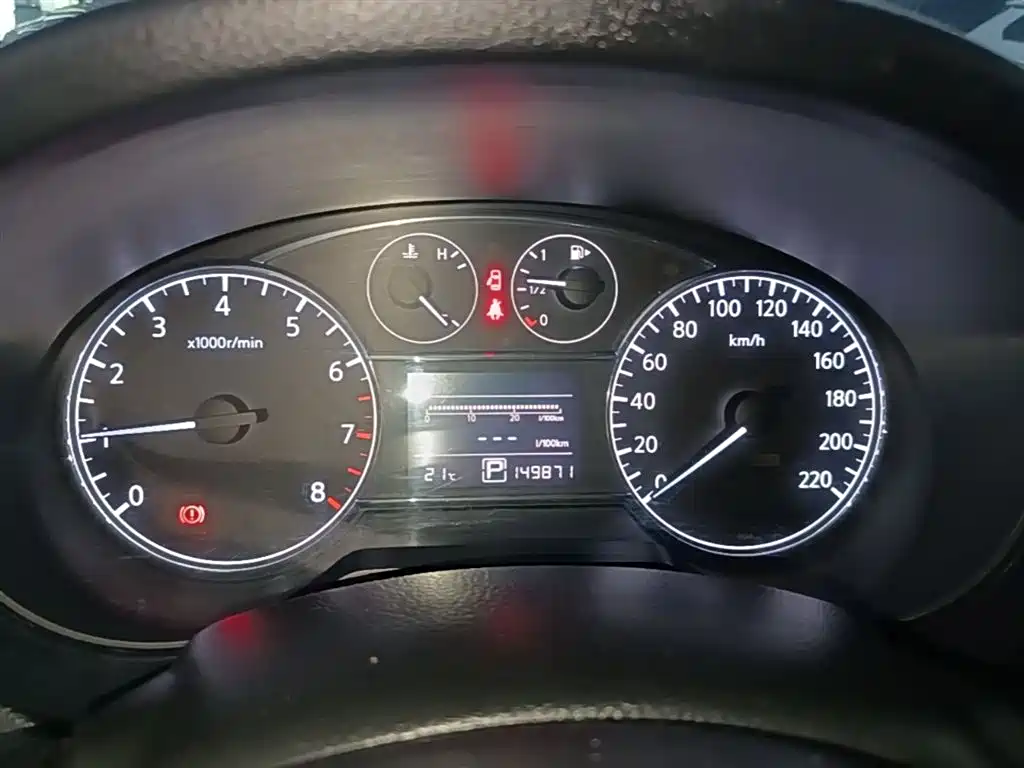 Nissan Tiida 2015 — фото 12