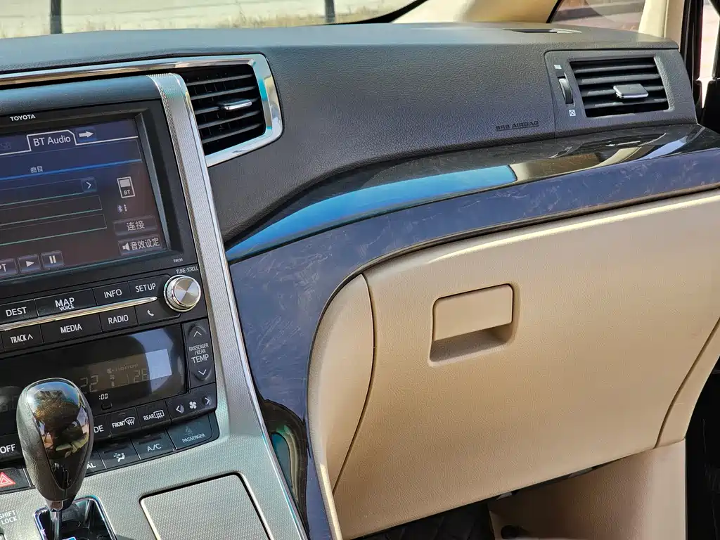 Toyota Alphard 2012 — фото 26