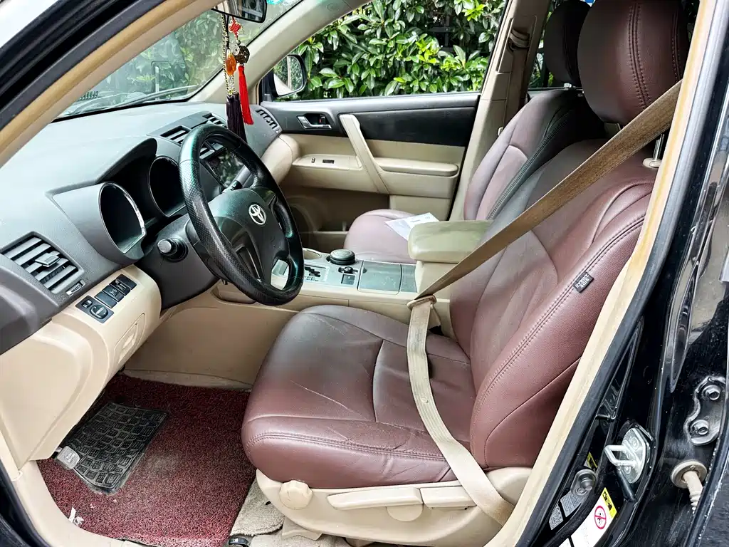 Toyota Highlander 2012 — фото 10