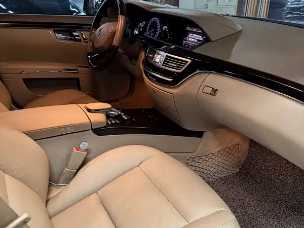 Mercedes-Benz S-Class 2011