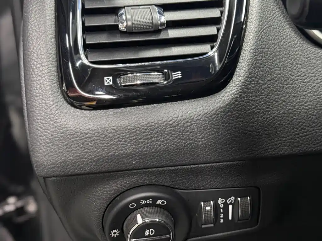 Jeep Compass 2020 — фото 17