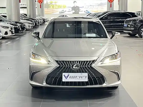 Lexus ES 2024