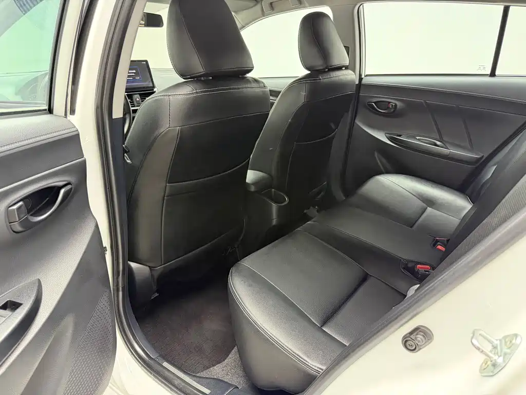 Toyota Yaris L 2023 — фото 12