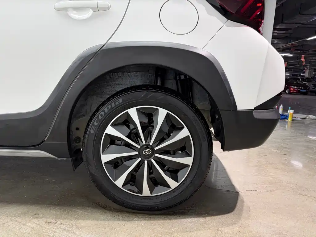 Toyota Yaris L 2023 — фото 30