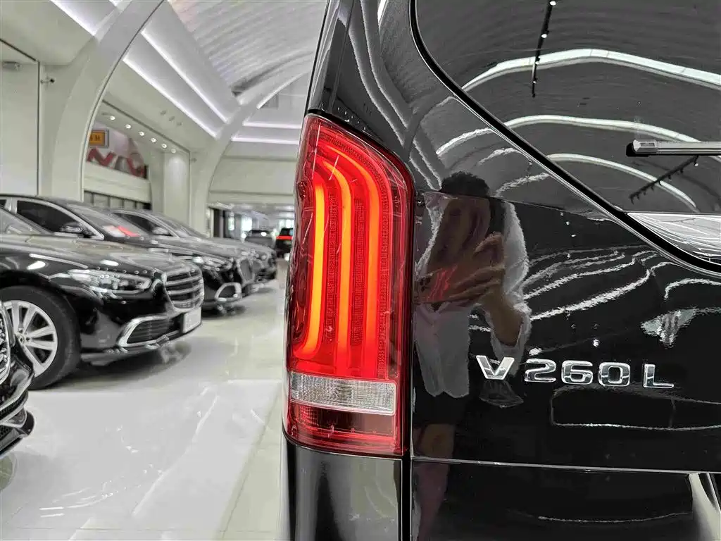 Mercedes-Benz V-Class 2023 — фото 31