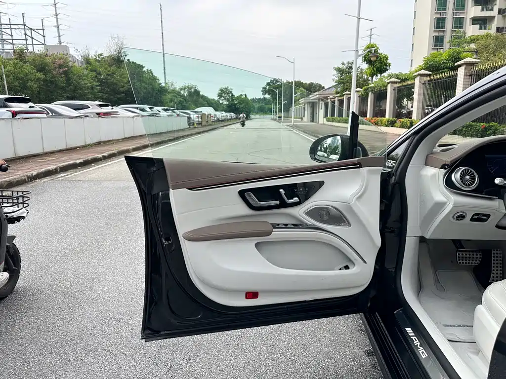 Mercedes-Benz EQS AMG 2024 — фото 12