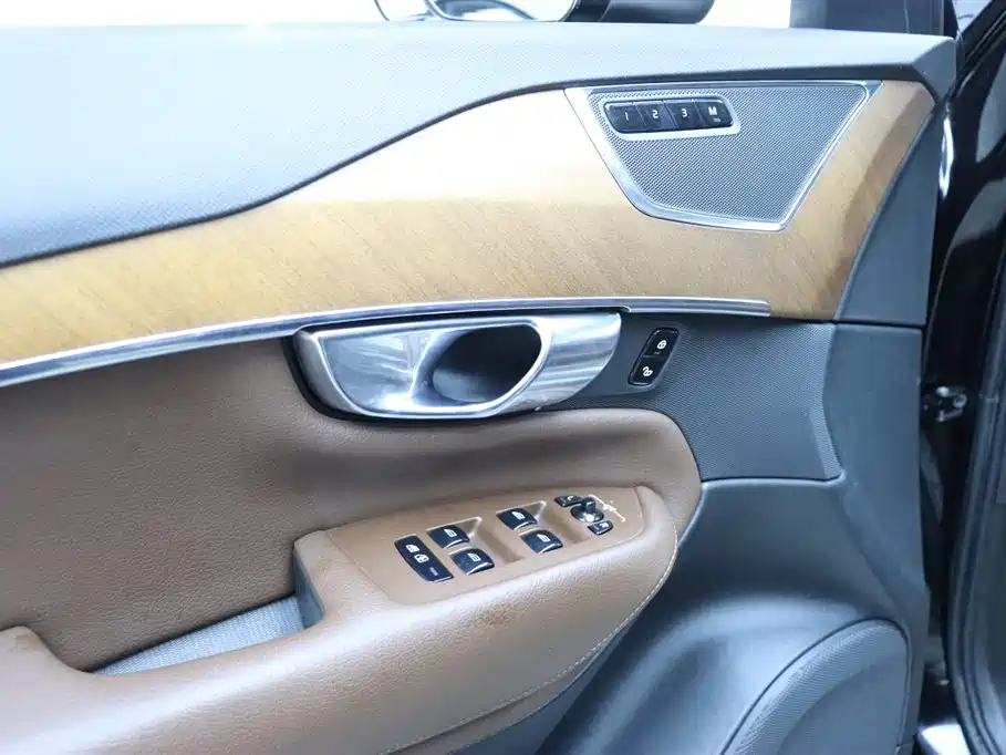 Volvo XC90 2020 — фото 13