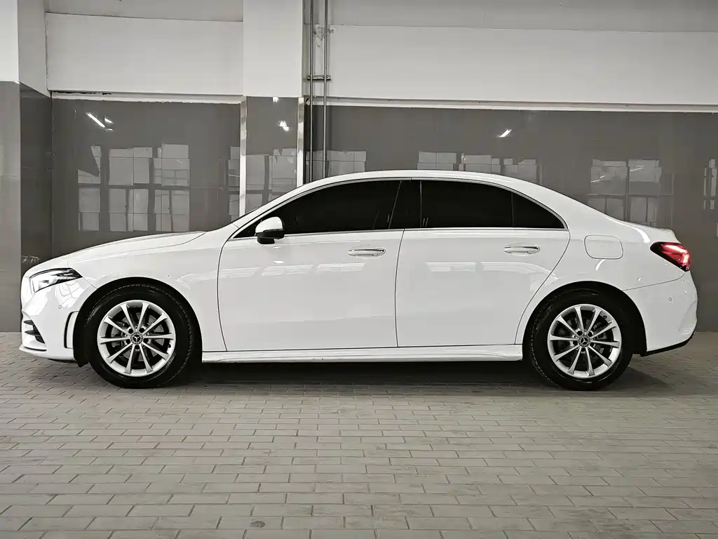 Mercedes-Benz A-Class 2022 — фото 4