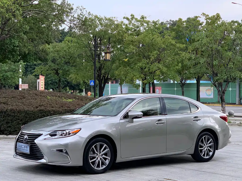 Lexus ES 2017 — фото 1