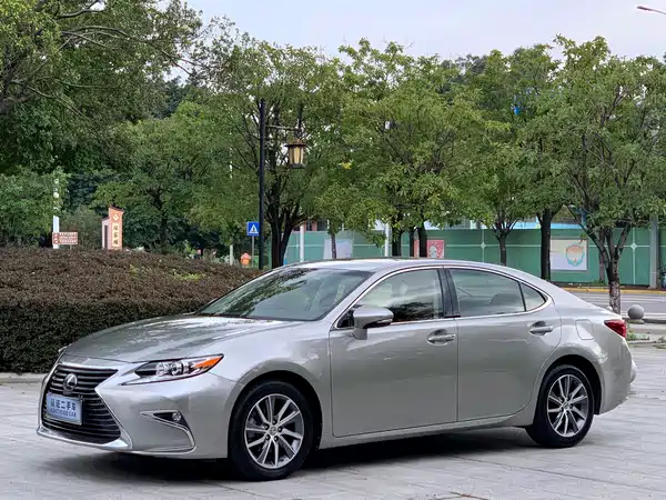 Lexus ES 2017