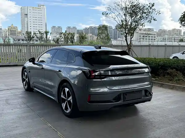 Zeekr 001 2024