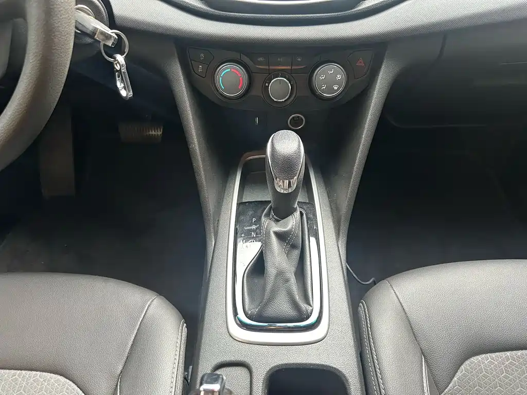 Chevrolet Cavalier 2018 — фото 15