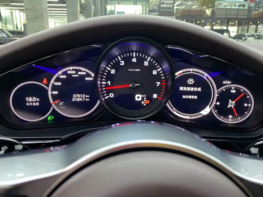 Porsche Panamera 2018 — фото 16