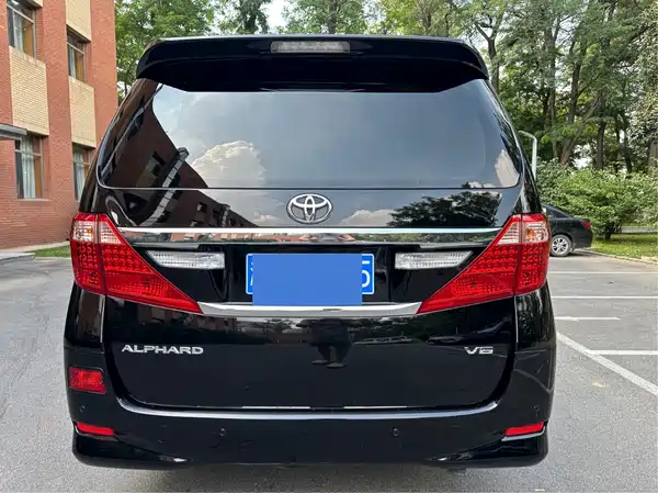 Toyota Alphard 2014
