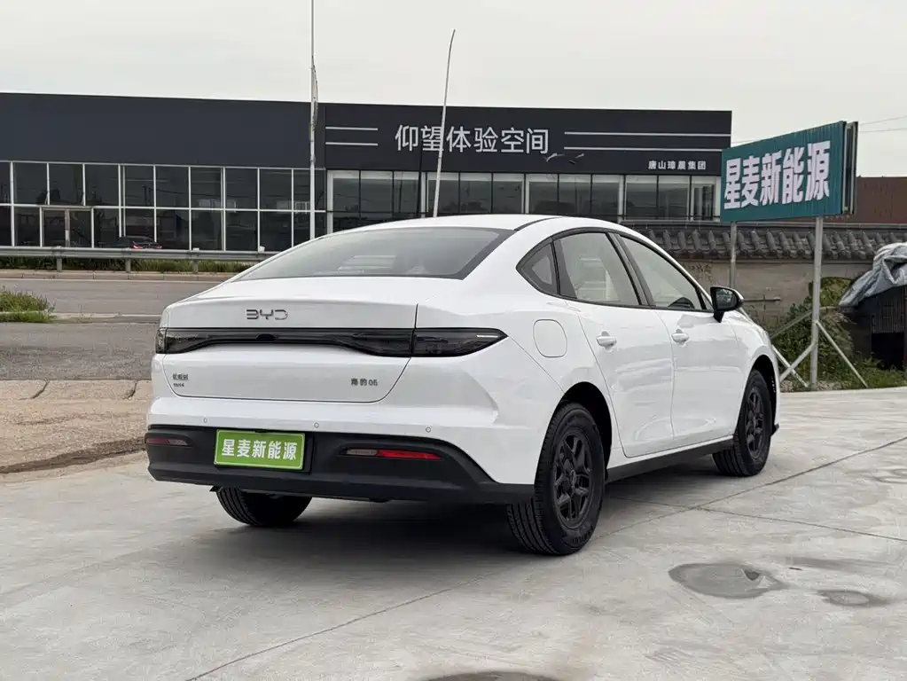 BYD Seal 05 DM-i 2026 — фото 9
