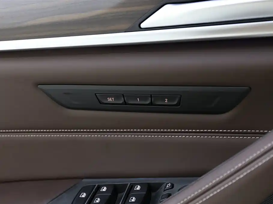 BMW 5 Series 2018 — фото 16
