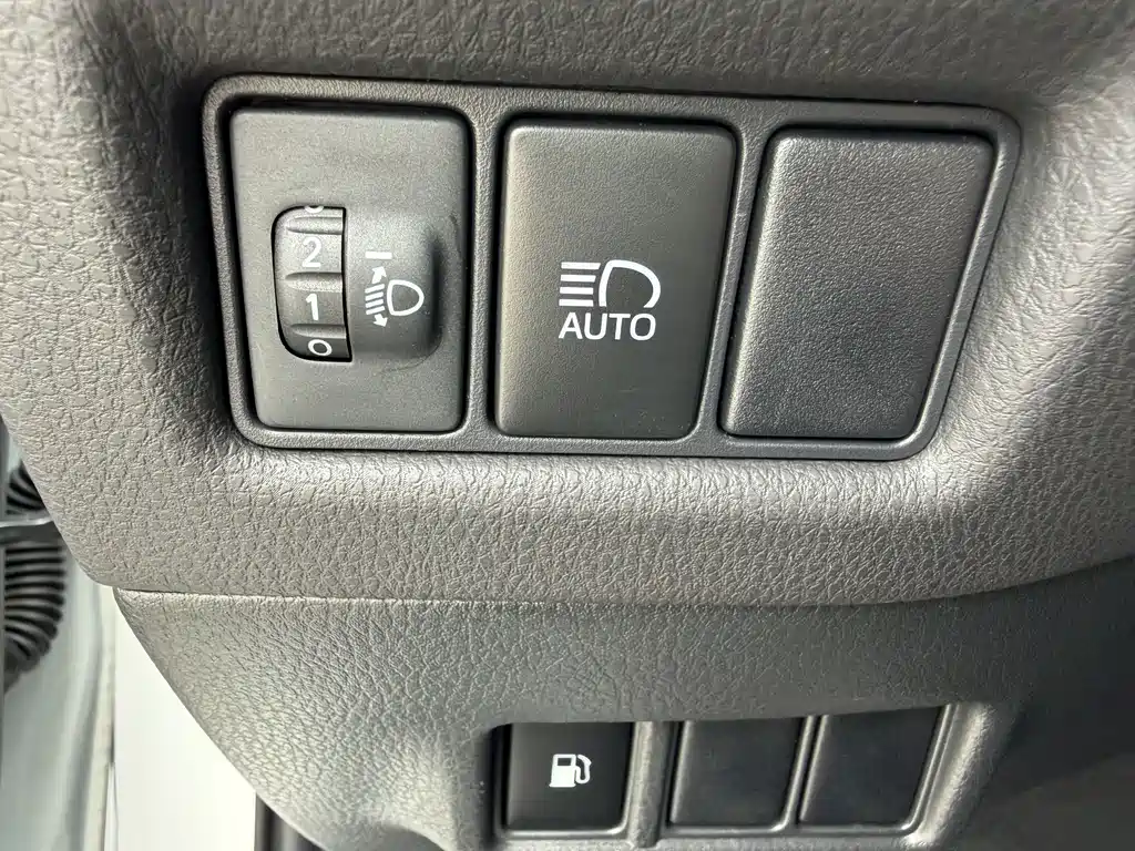 Toyota C-HR 2023 — фото 10