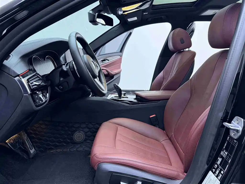 BMW 5 Series 2019 — фото 11