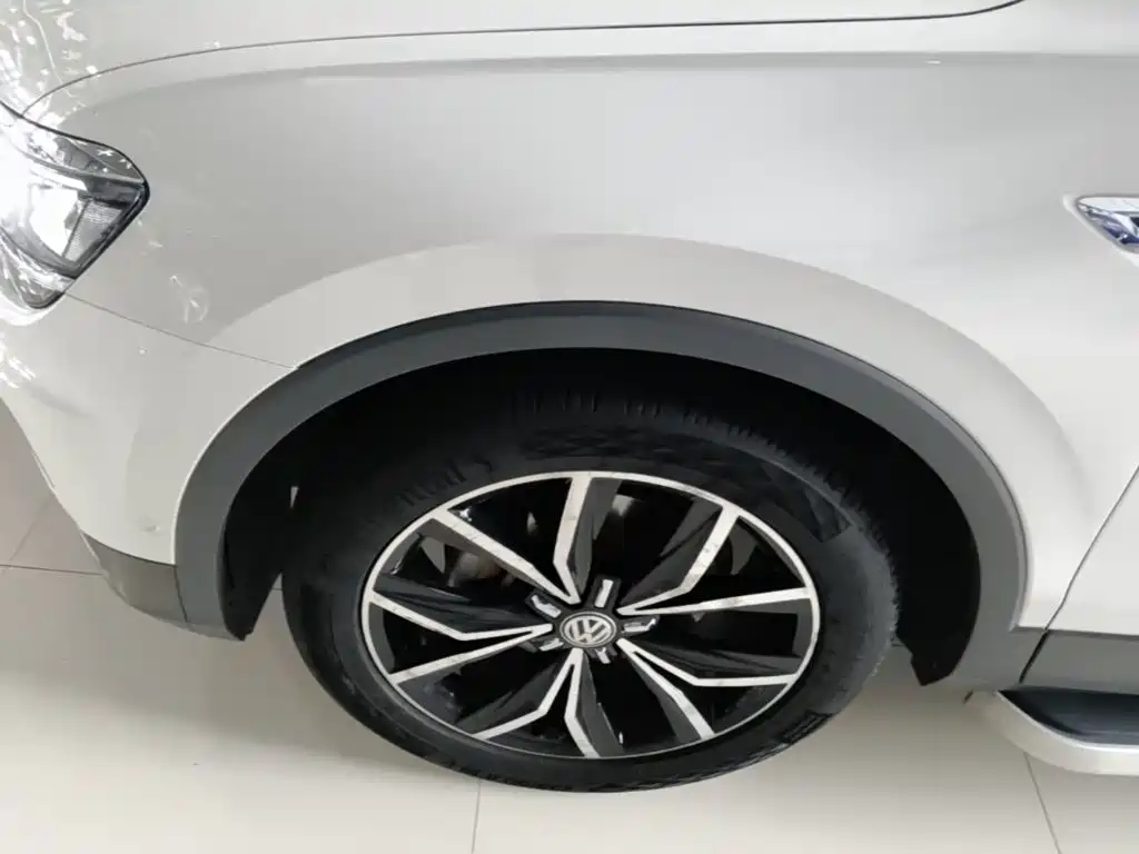 Volkswagen Tiguan L 2018 — фото 23