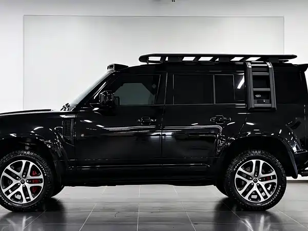 Land Rover Defender 2023