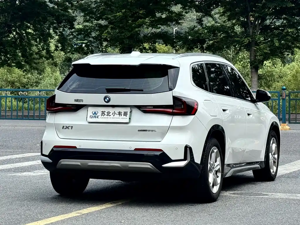 BMW iX1 2024
