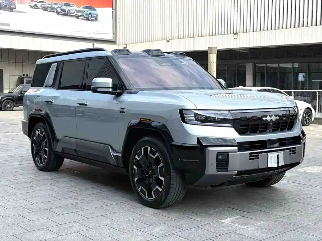 Fang Cheng Bao Leopard 8 2025