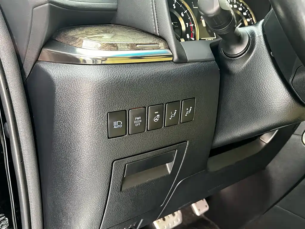 Toyota Alphard 2018 — фото 18