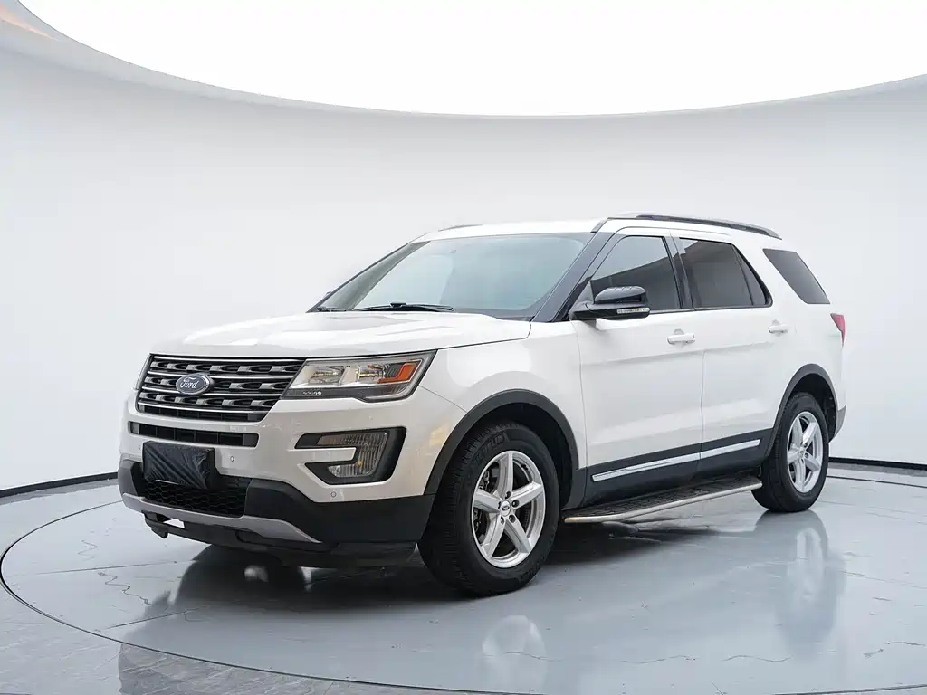Ford Explorer 2018 — фото 1