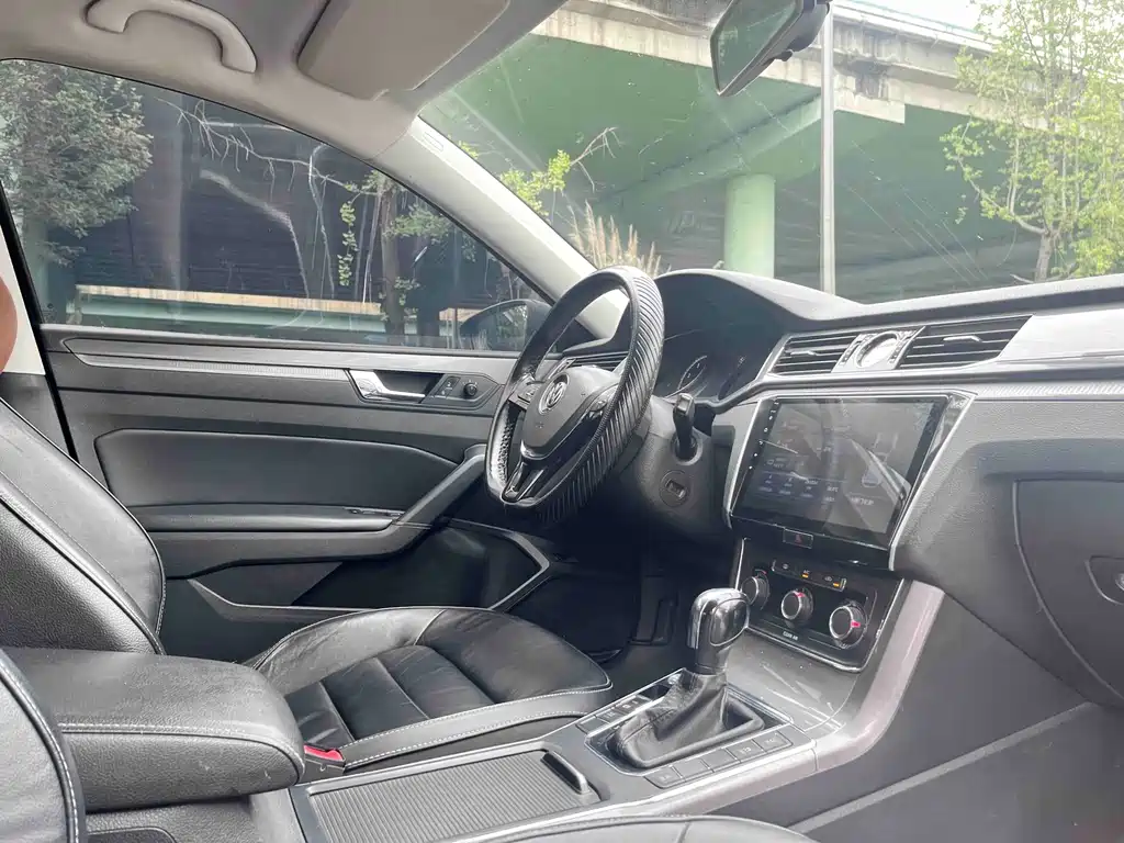 Volkswagen Passat 2019 — фото 13