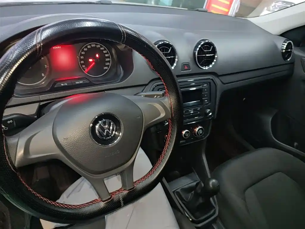 Volkswagen Jetta 2019 — фото 10