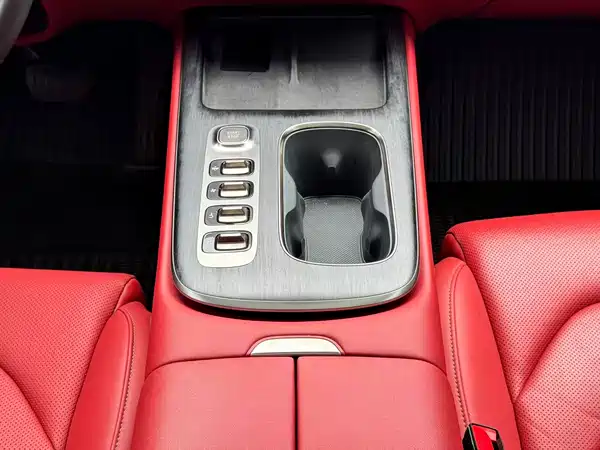Xiaomi SU7 2025