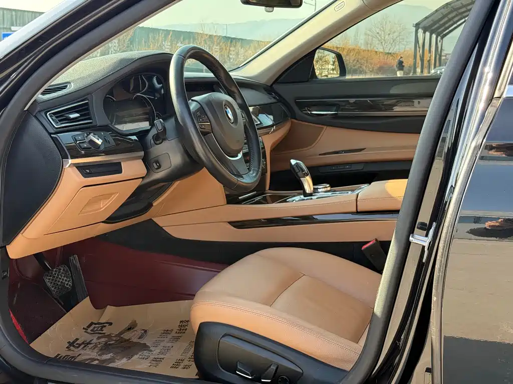 BMW 7 Series 2015 — фото 16